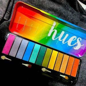 The Color Workshop Hues Eyeshadow Pallet